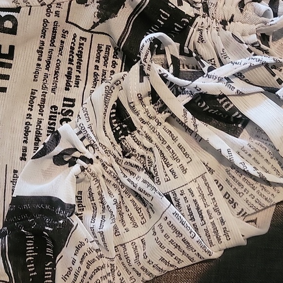 Sheer tie side crop top - Picture 3 of 3